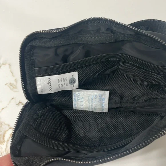 NWT Ododos Flawed Black Small Waist Bag - Picture 4 of 7